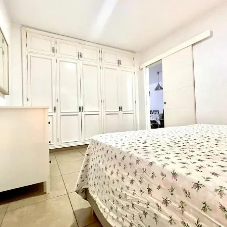 Los Cristianos Valdescenter A Con Wifi,Cerca Playa 洛斯克里斯蒂亚诺斯